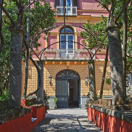 Отель The Secret Garden Relais Пьяно-ди-Сорренто Экстерьер фото