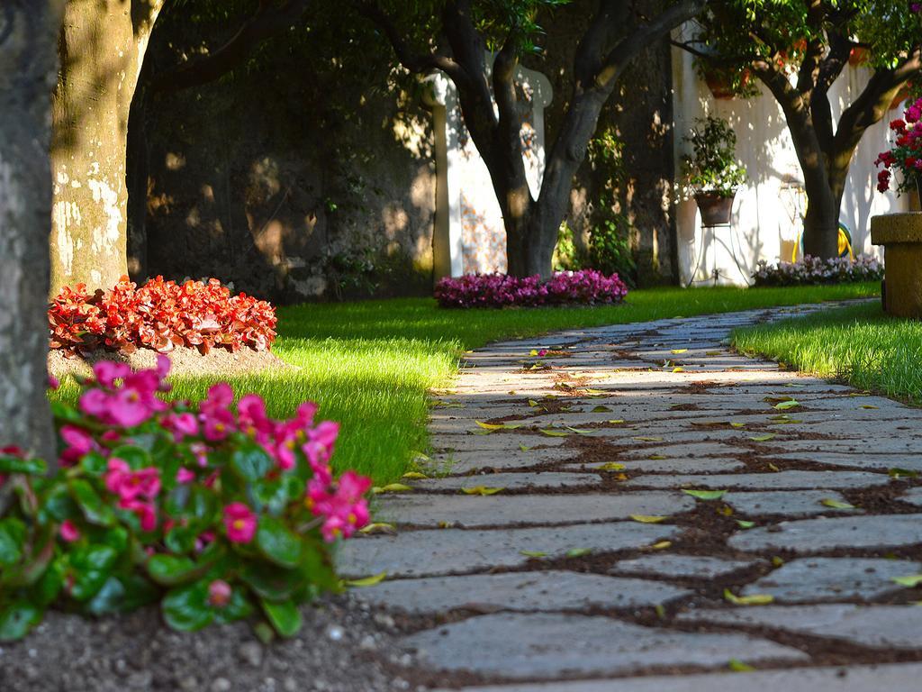 Отель The Secret Garden Relais Пьяно-ди-Сорренто Экстерьер фото