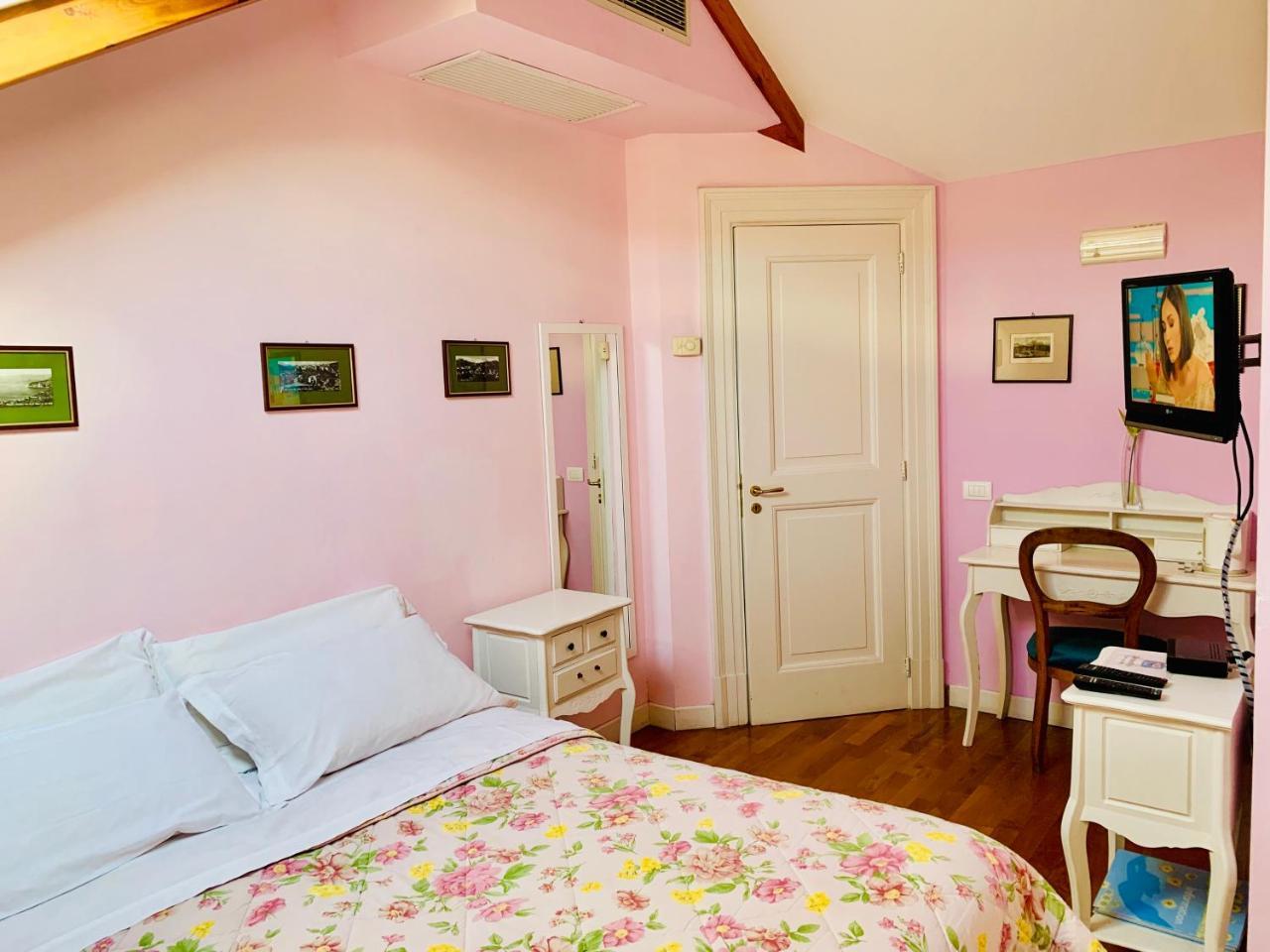 Отель The Secret Garden Relais Пьяно-ди-Сорренто Экстерьер фото